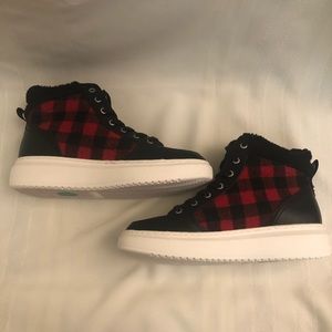 NWOT Marc Fisher Faux Leather Flannel Print Ankle Boots - Size 8